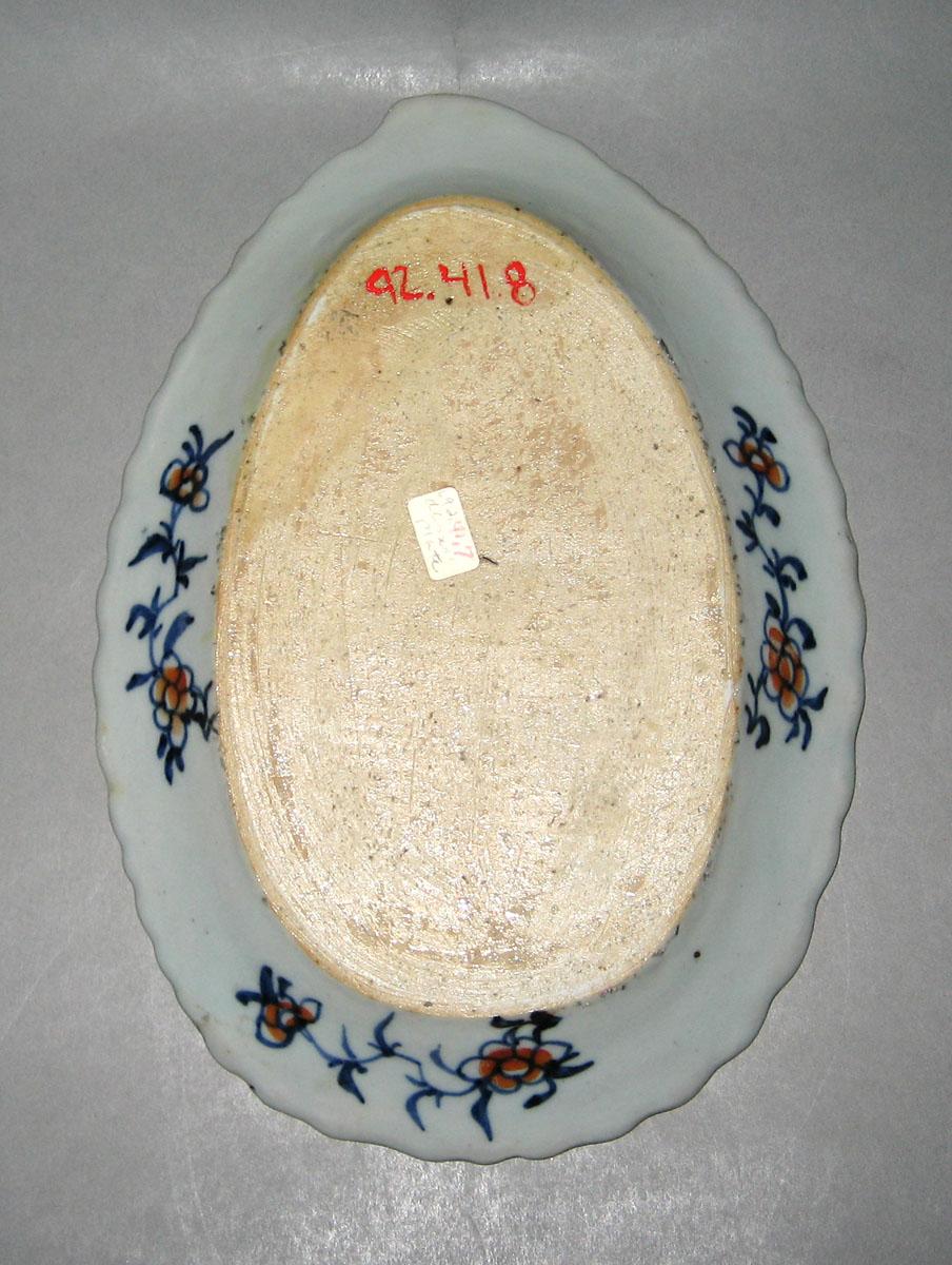 1992.0041.008 Porcelain leaf dish underside