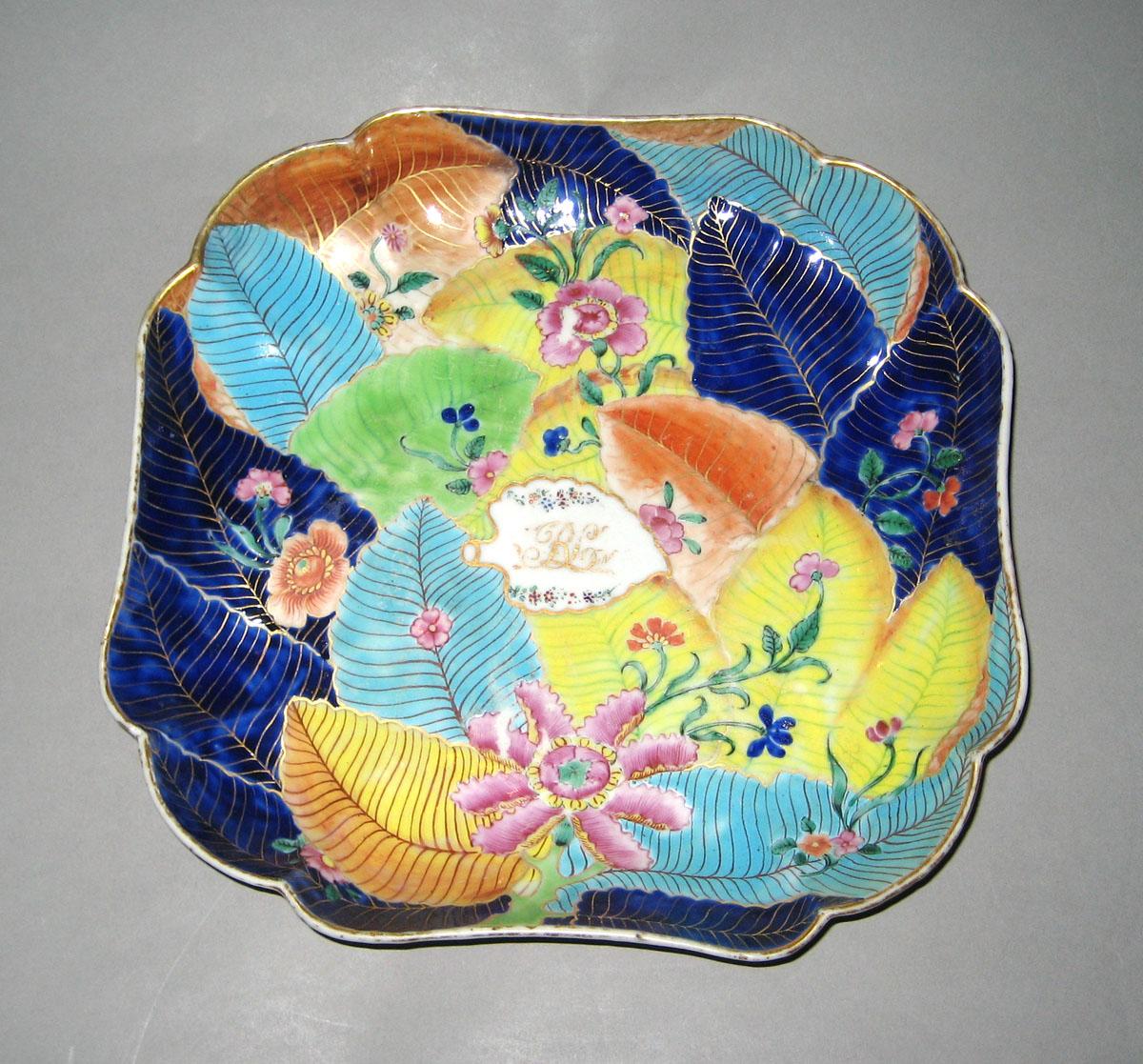 1992.0041.010 Porcelain dish