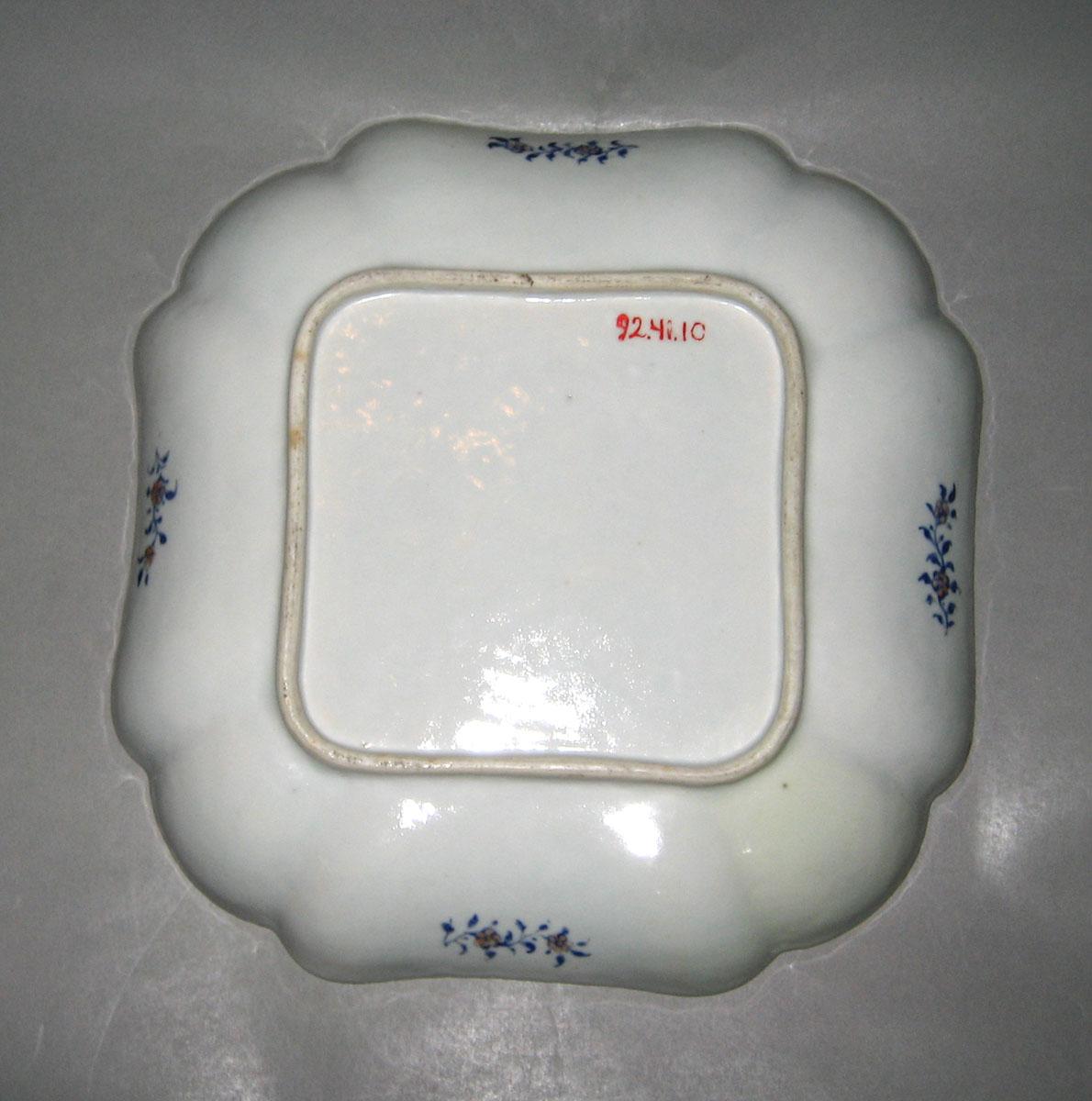 1992.0041.010 Porcelain dish underside