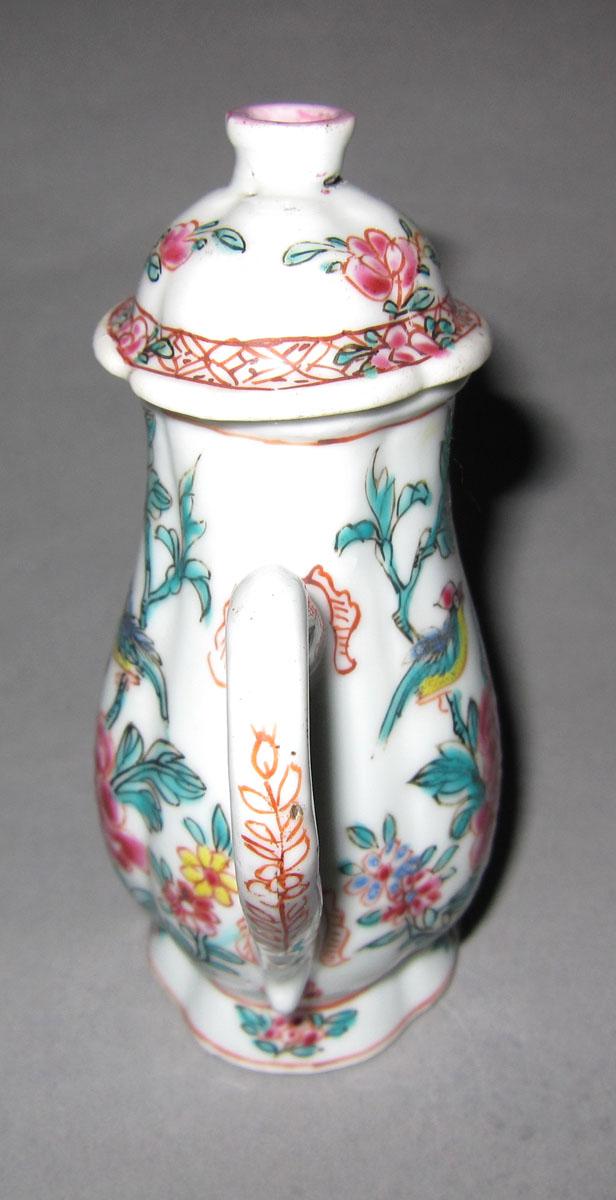 1992.0042 A, B Porcelain teapot