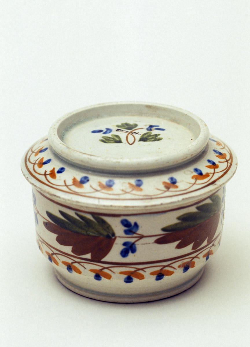1992.0045 A, B Jar and cover