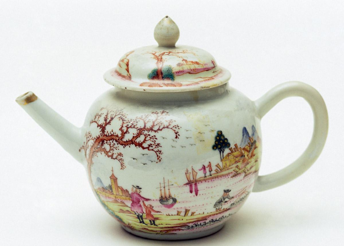 1992.0046 A, B Teapot (view 2)