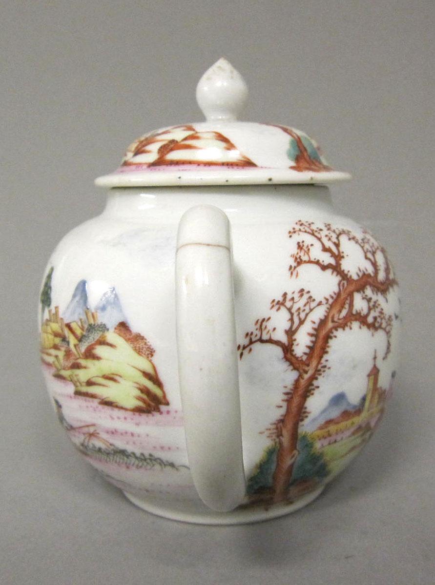 1992.0046 A,B Porcelain teapot handle