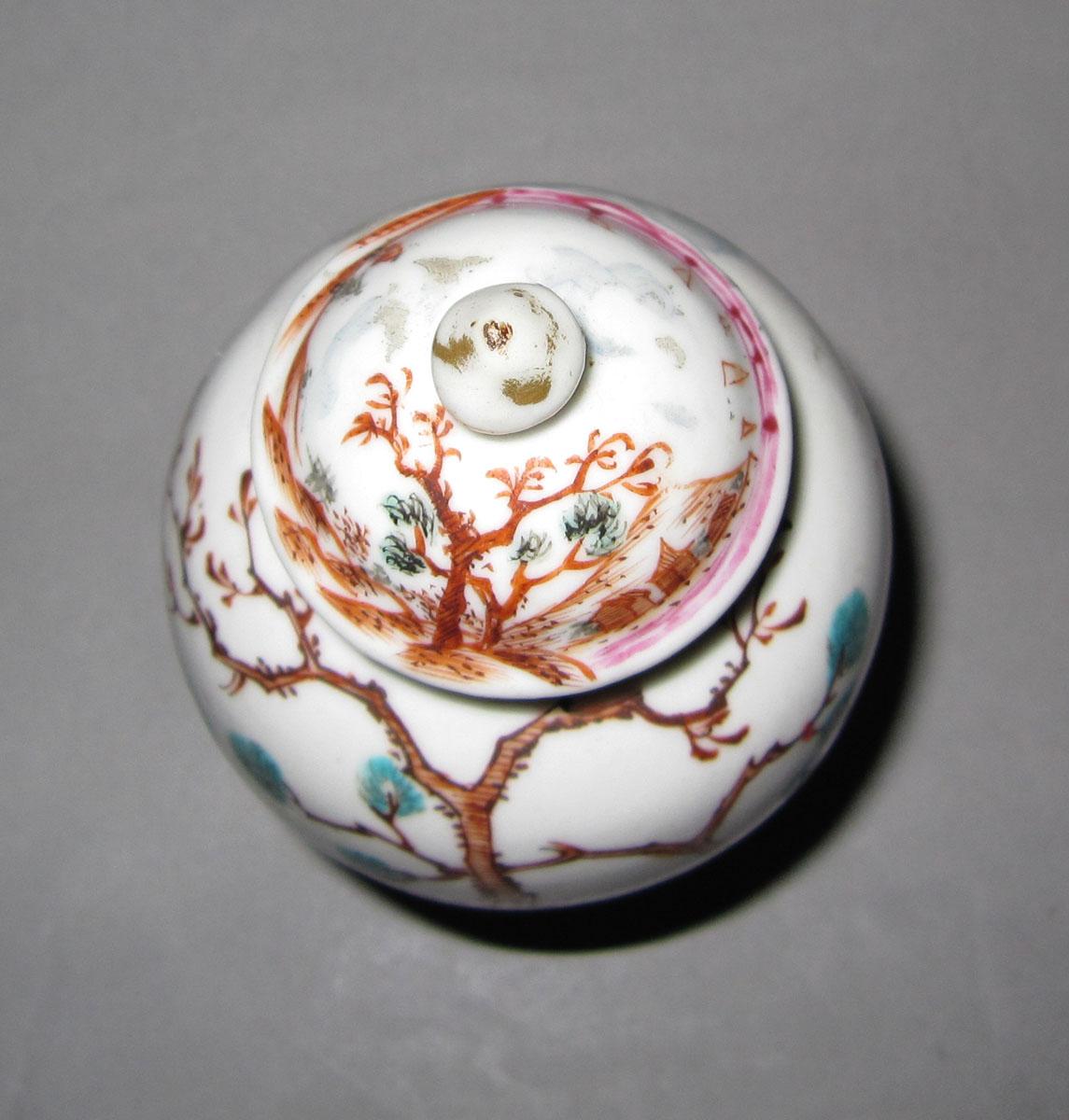 1992.0047 A, B Porcelain tea cannister top
