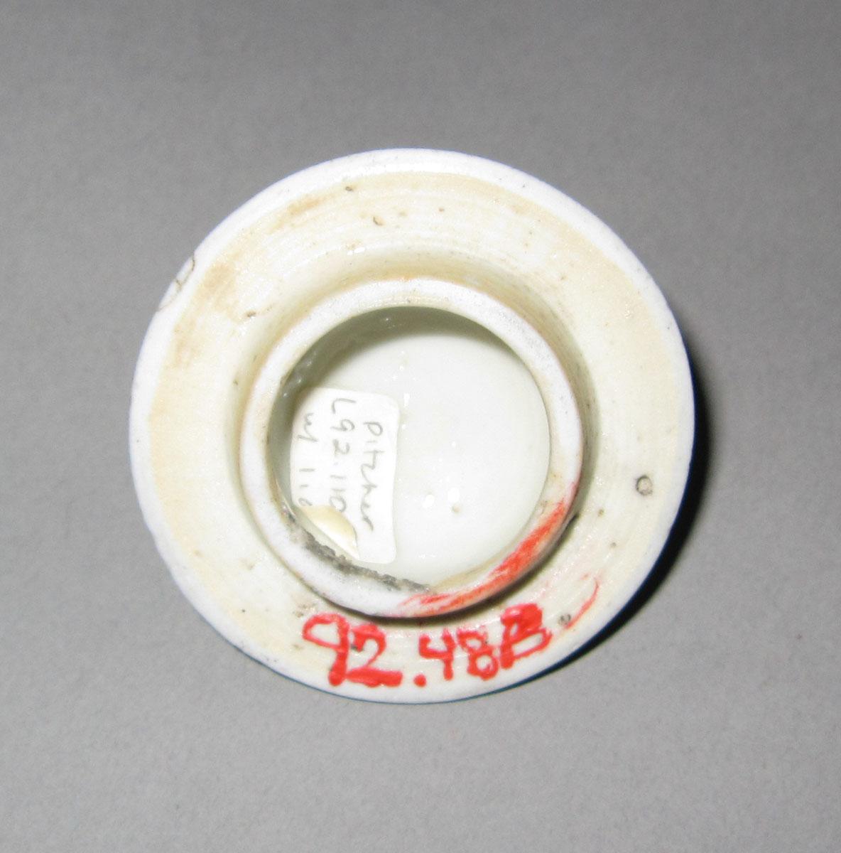 1992.0048 B Porcelain cream jug cover underside