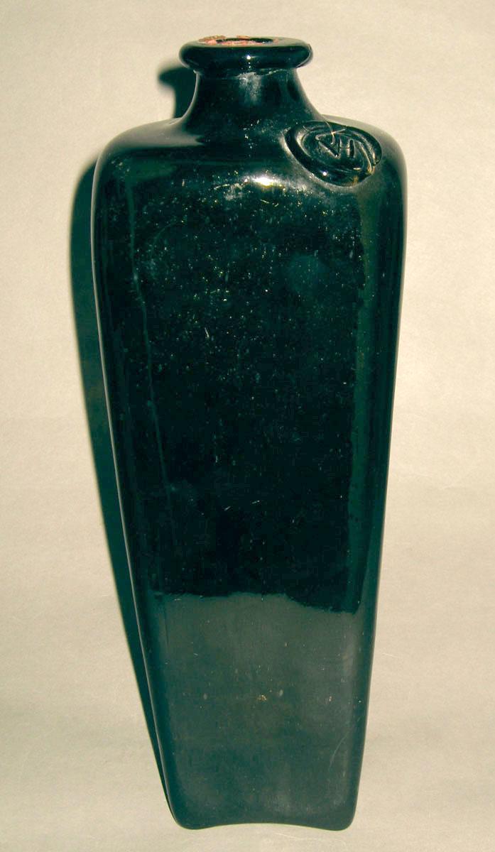 1992.0058.002 Glass case bottle