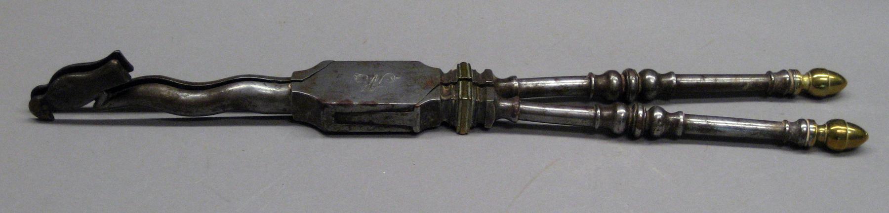 1992.0059 Tongs
