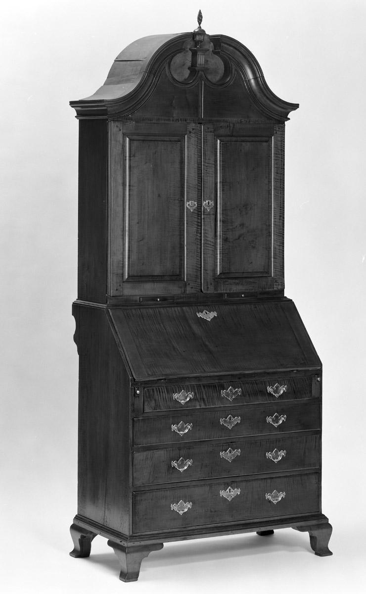 1992.0066 Desk and bookcase (view 3)