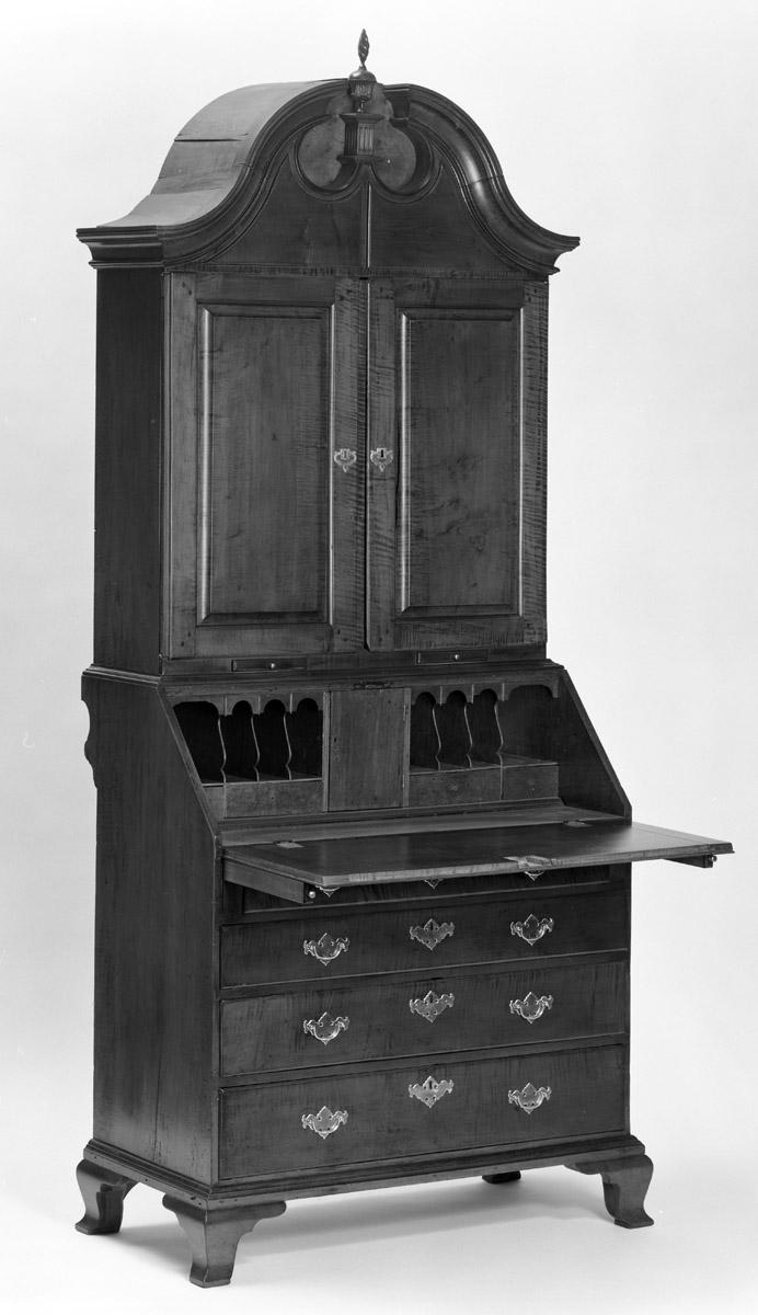 1992.0066 Desk and bookcase (view 2)