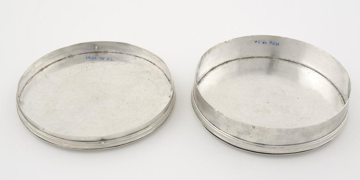 1958.0095.002 A, B Tobacco Box, View 3