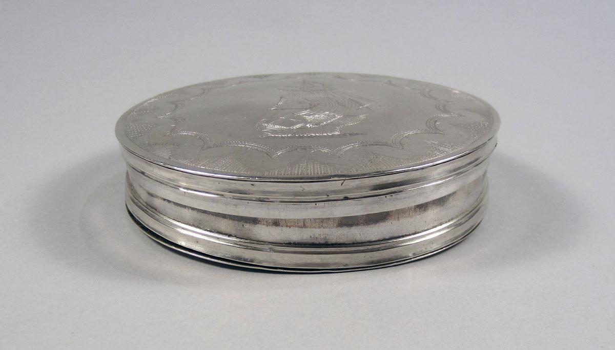 1958.0095.002 A, B Silver Tobacco Box side view