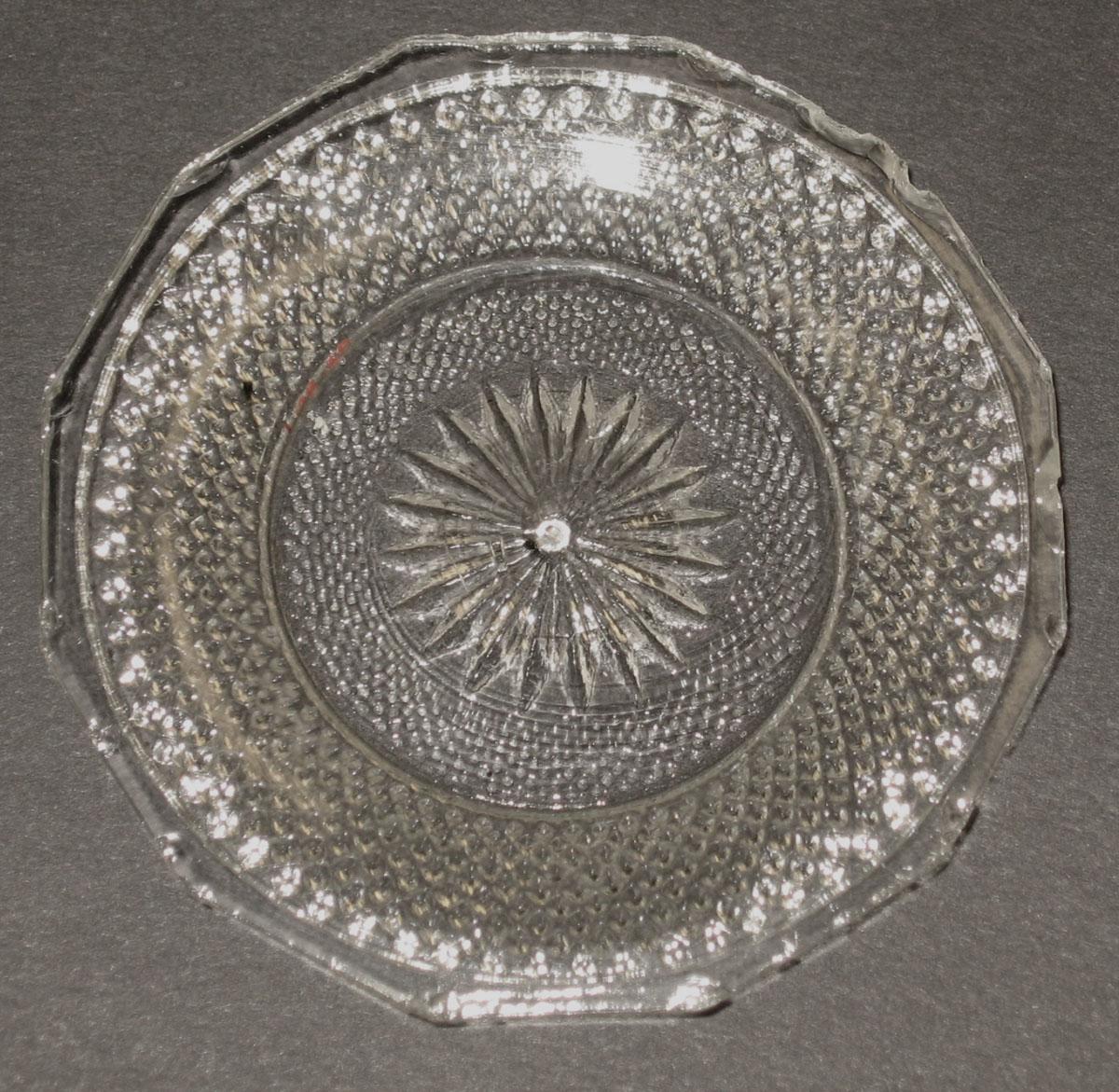 1992.0080.001 Glass cup plate