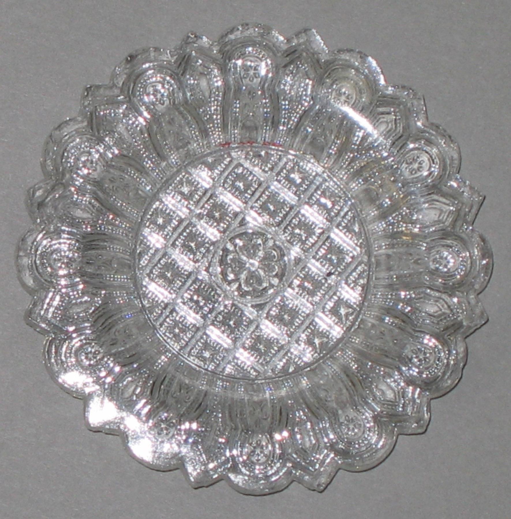 1992.0080.005 Geometric pattern cup plate