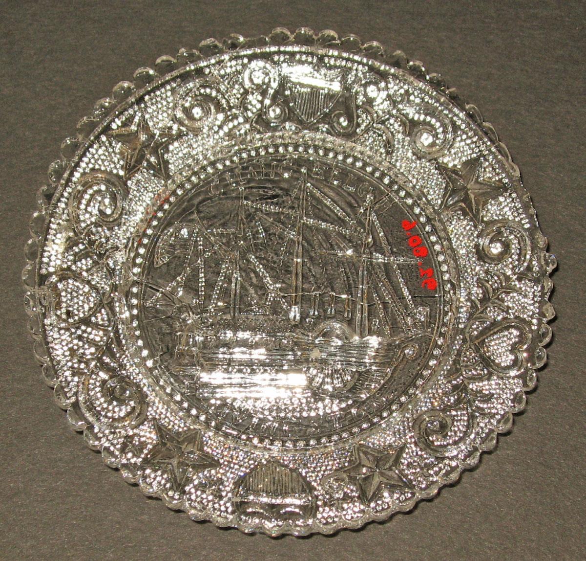 1992.0080.006 Glass cup plate