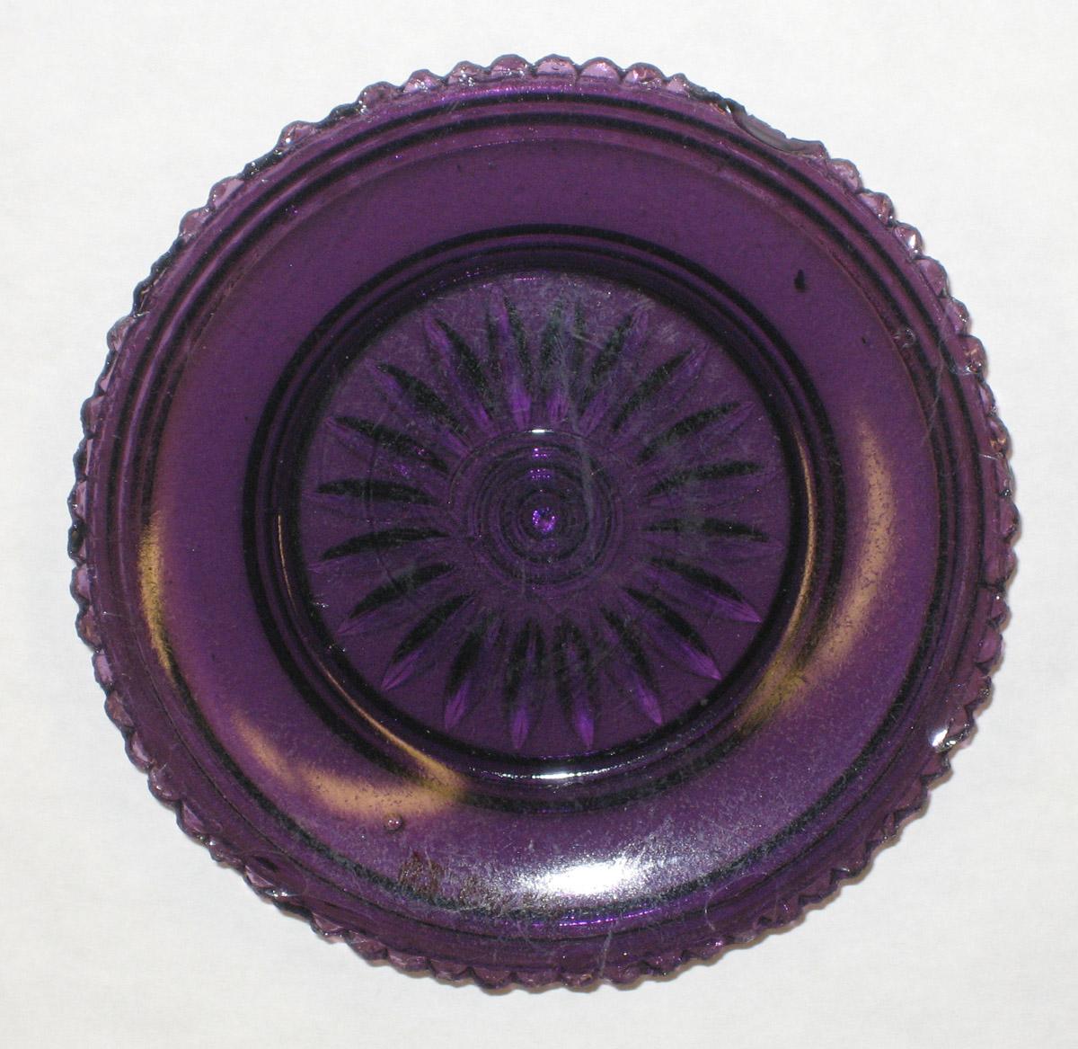 1992.0080.010 Glass cup plate