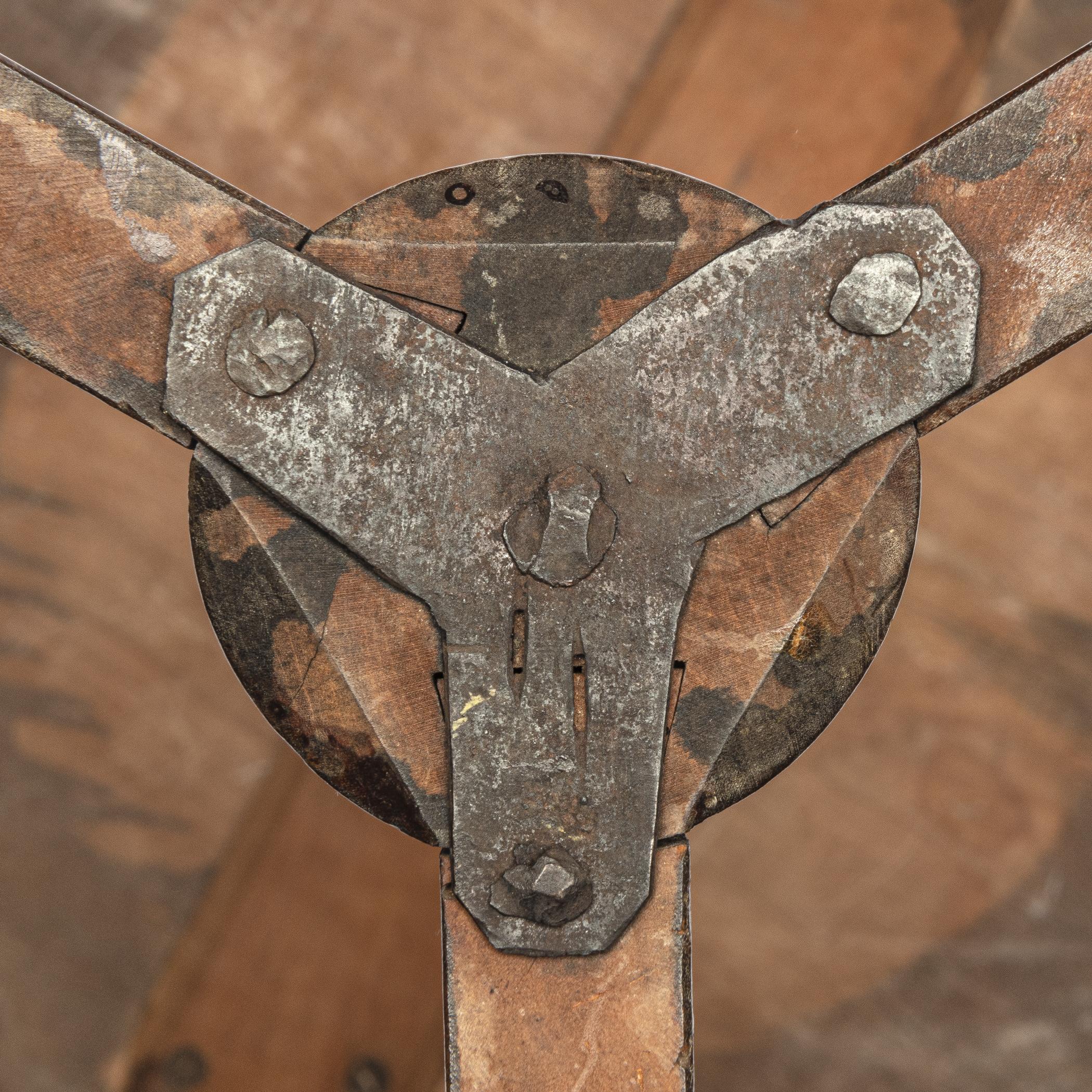 1992.0090 Candlestand, detail 2