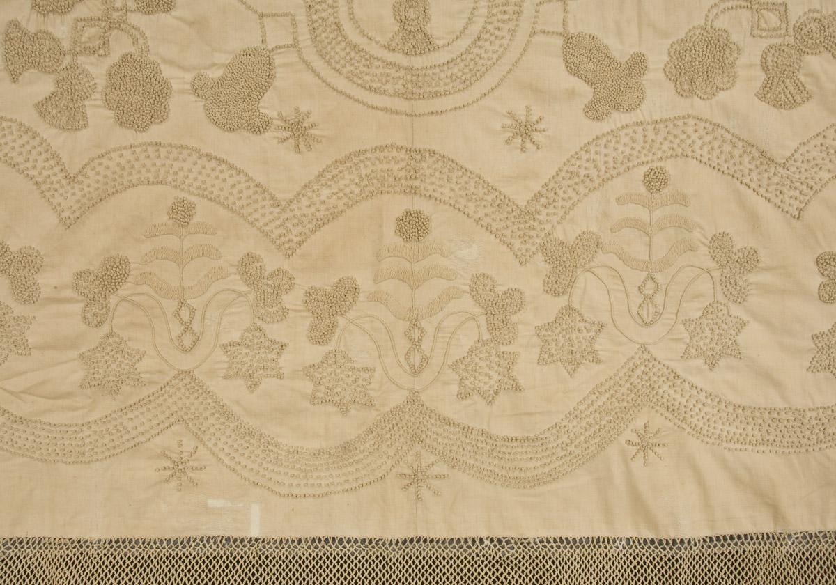 1952.0345.005 Bedcover (detail 4)