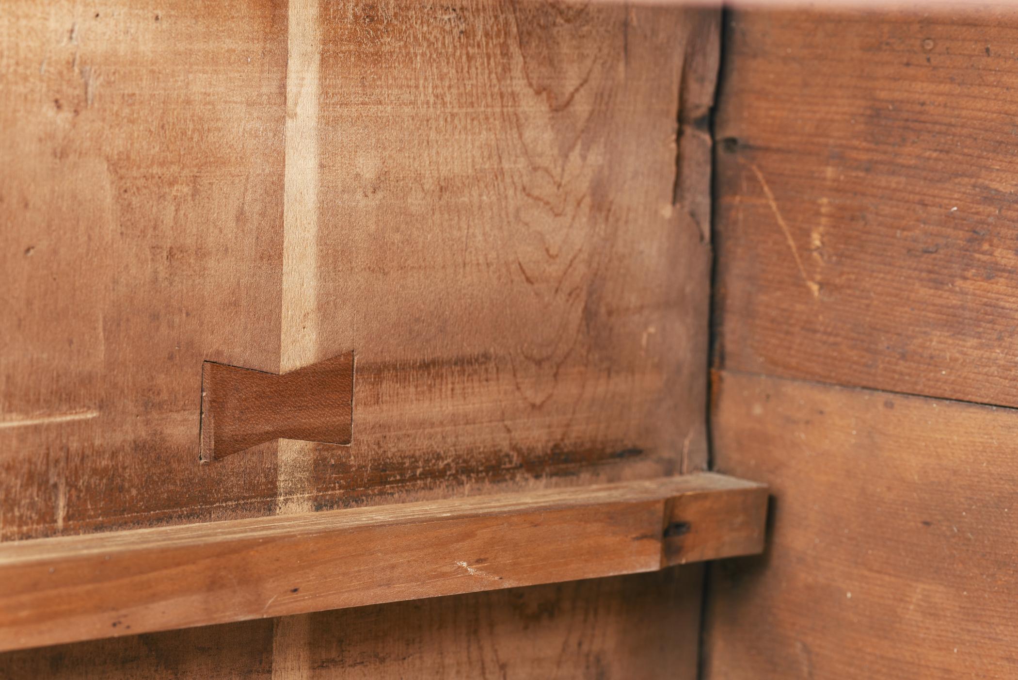 1992.0109 Chest of drawers, detail 7
