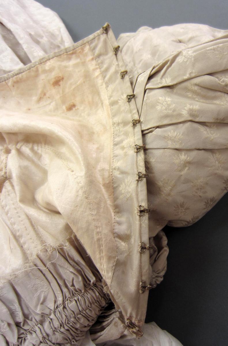 1992.0112 A Dress, Hooks