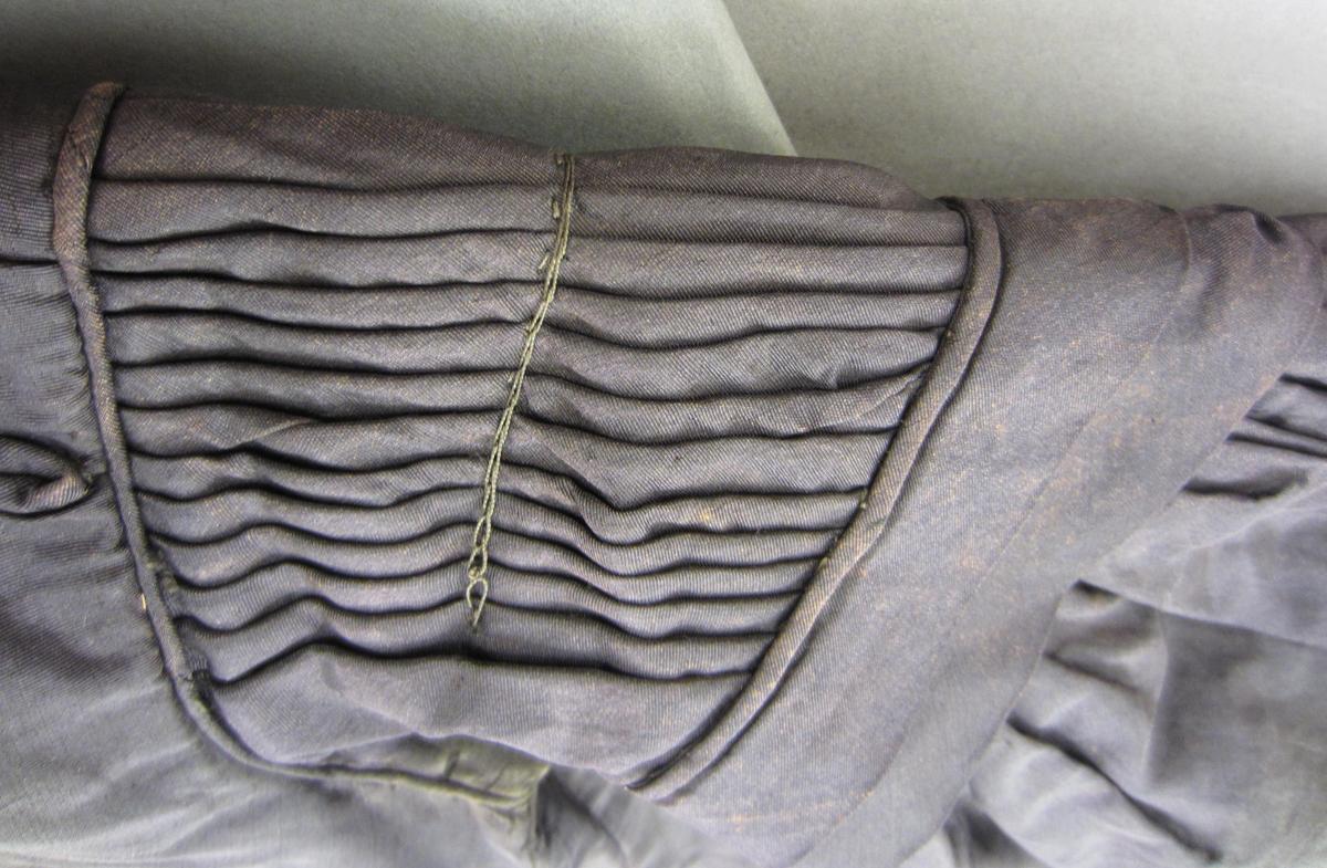 1992.0113 Dress, Sleeve 1