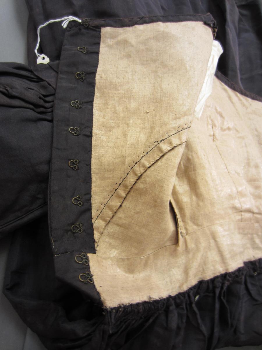 1992.0113 Dress, Seam bodice