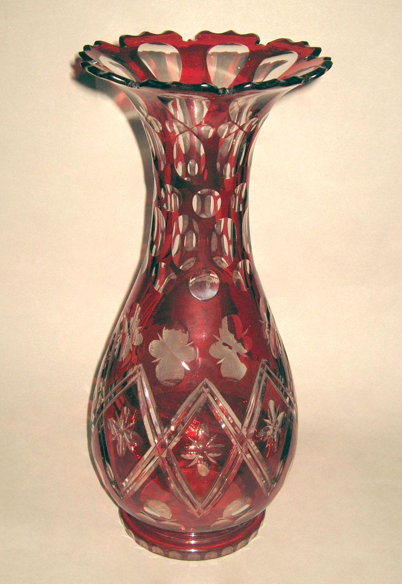 1992.0119.002 Glass vase (reverse)