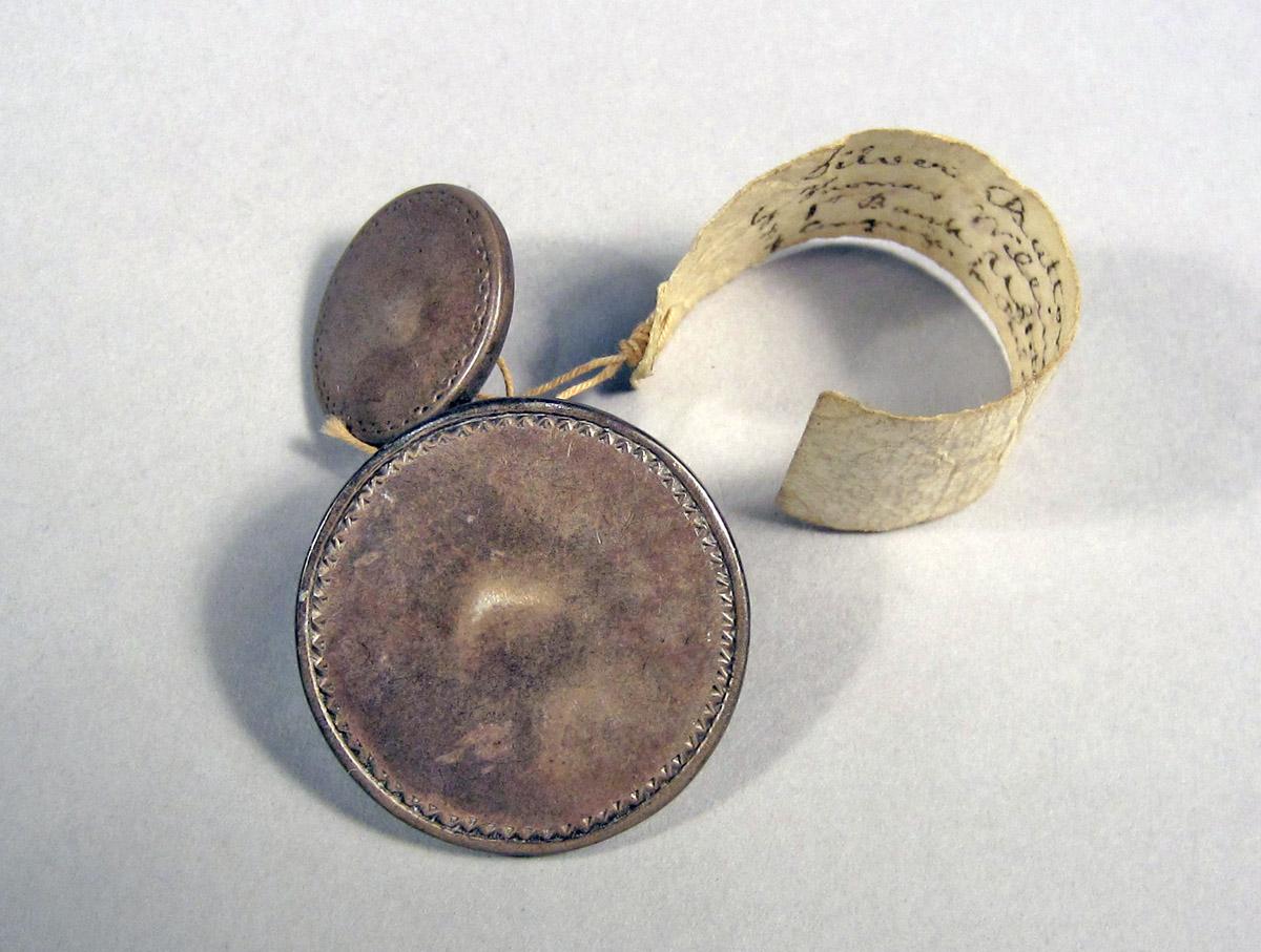 1958.0102.008 and 1958.0102.009 Buttons