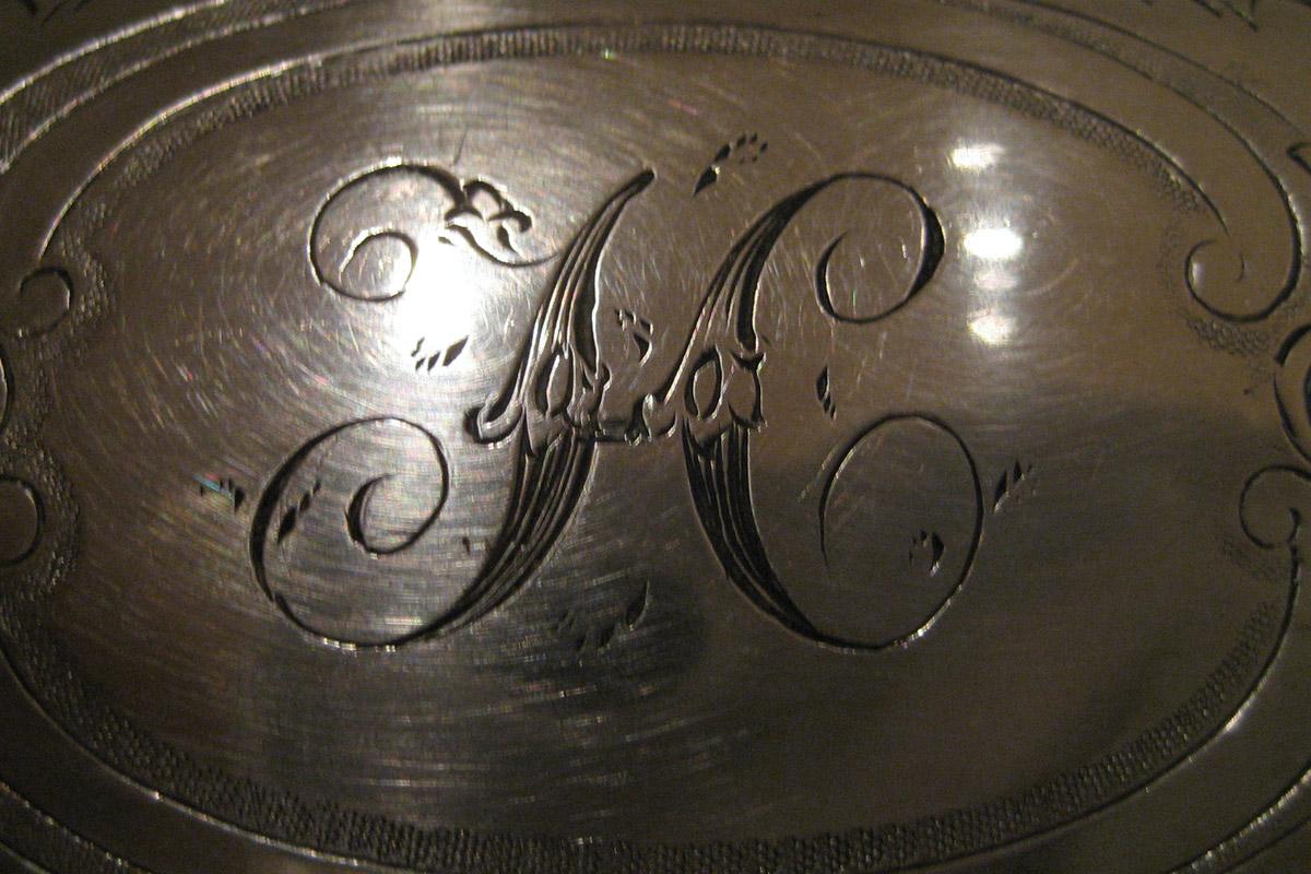 1993.0007 A, B Vegetable dish (inscription)