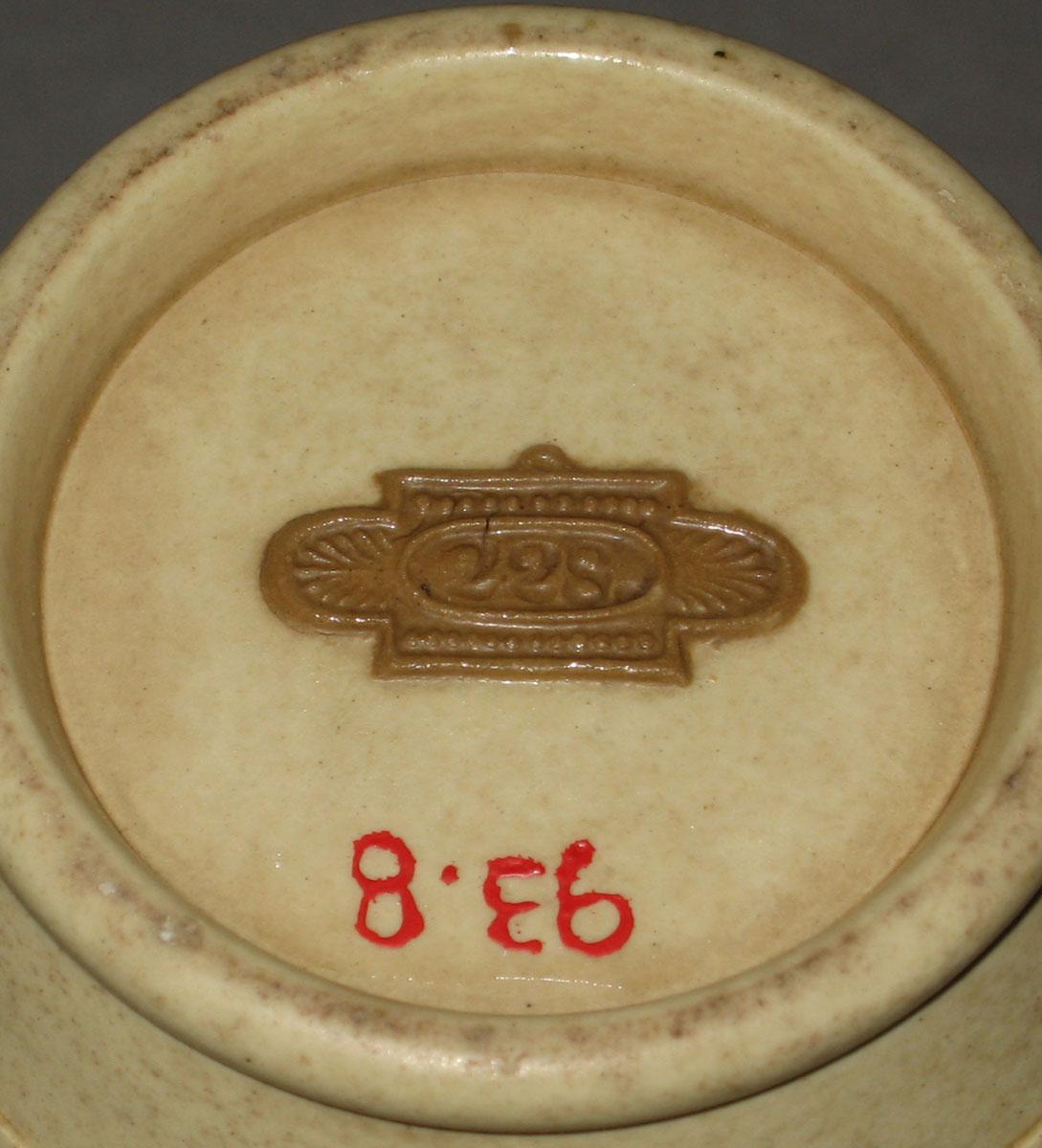 1993.0008 Stoneware jug (mark)