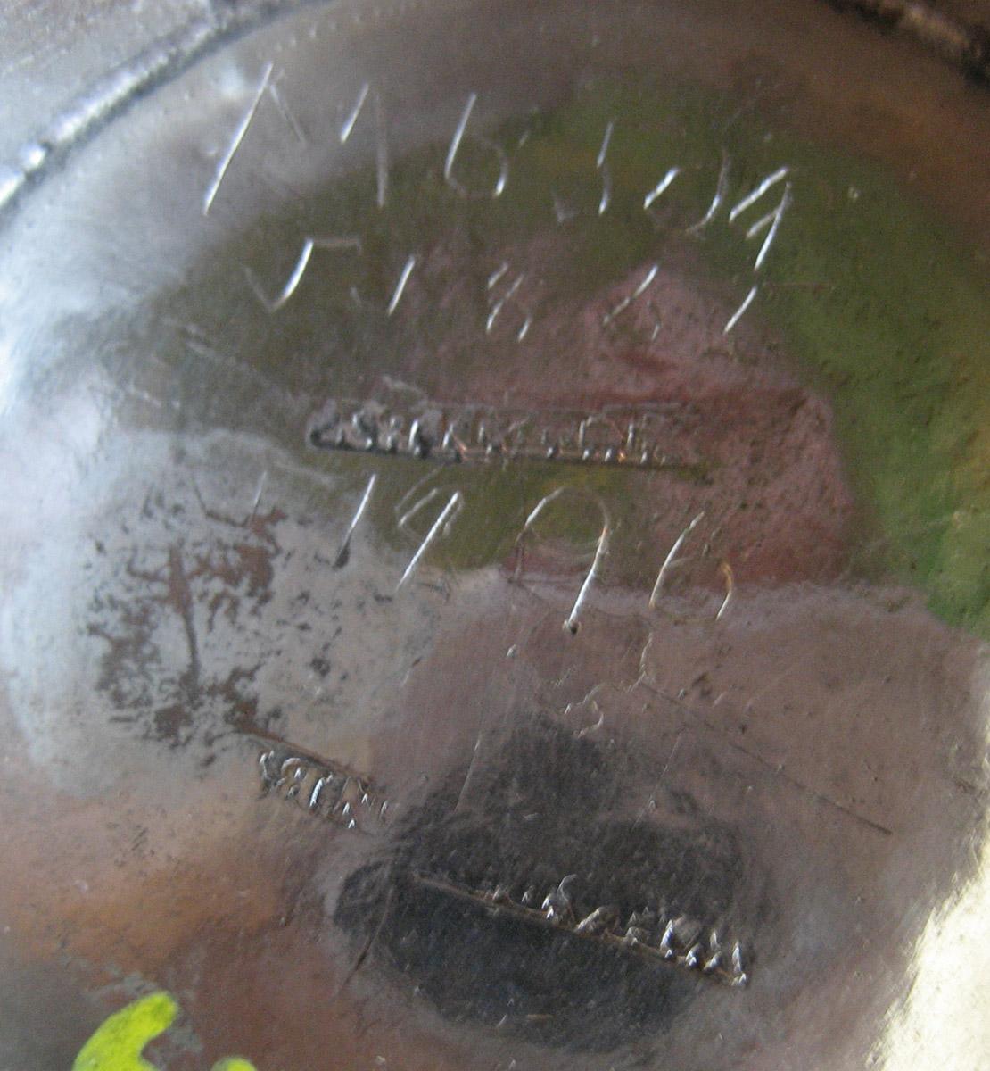 1993.0009 Cream pot (inscription)