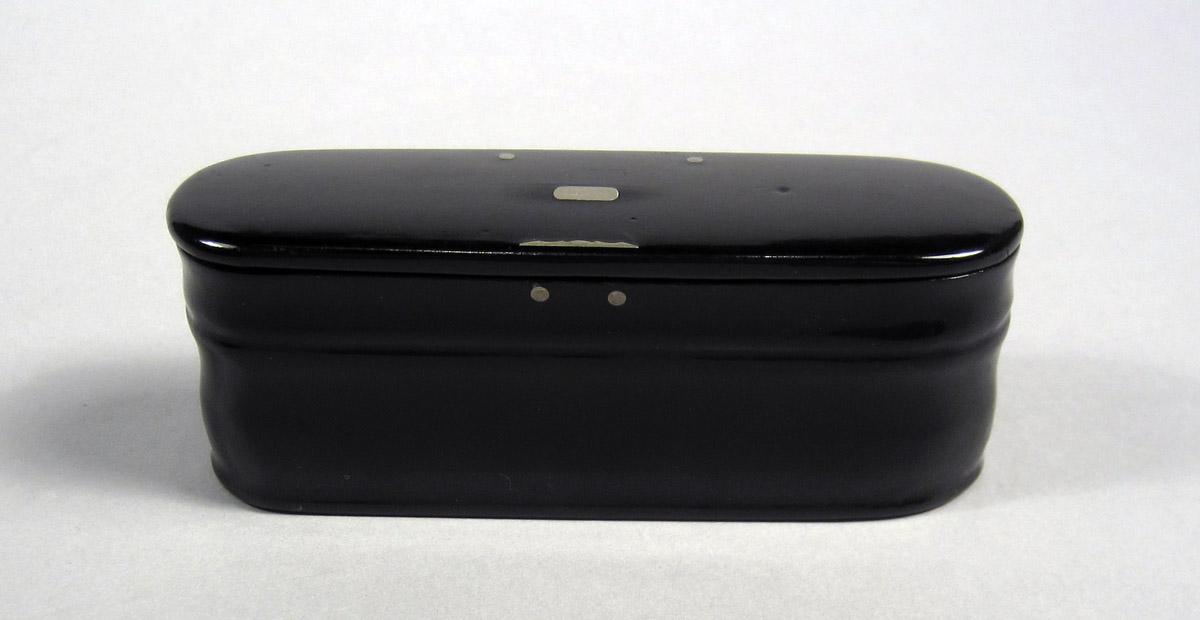 1958.0102.019 Snuff Box