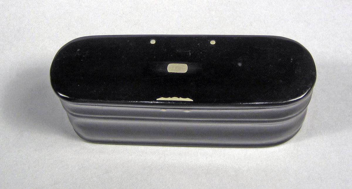1958.0102.019 Snuff Box top view