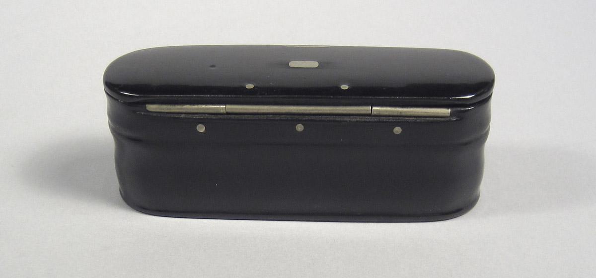 1958.0102.019 Snuff Box back view