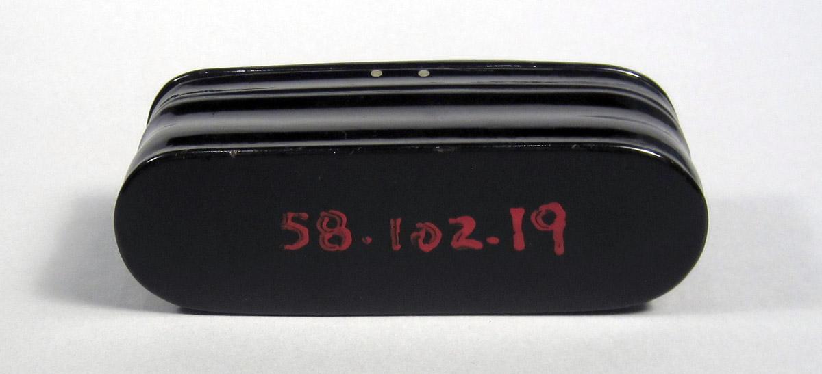 1958.0102.019 Snuff Box underside