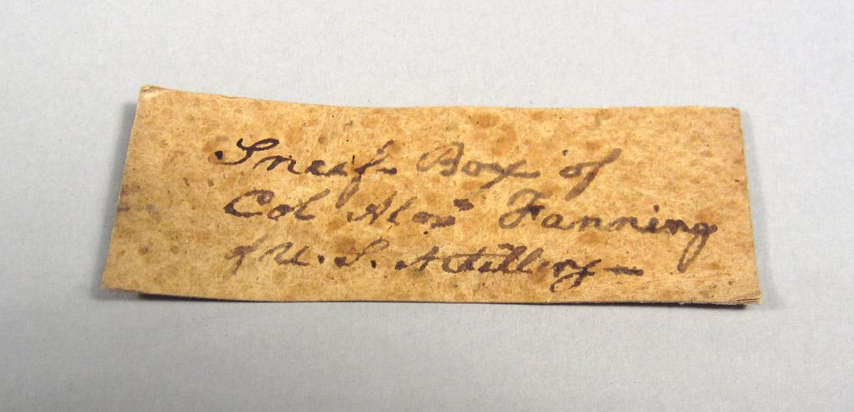 1958.0102.019 Snuff Box label upper surface