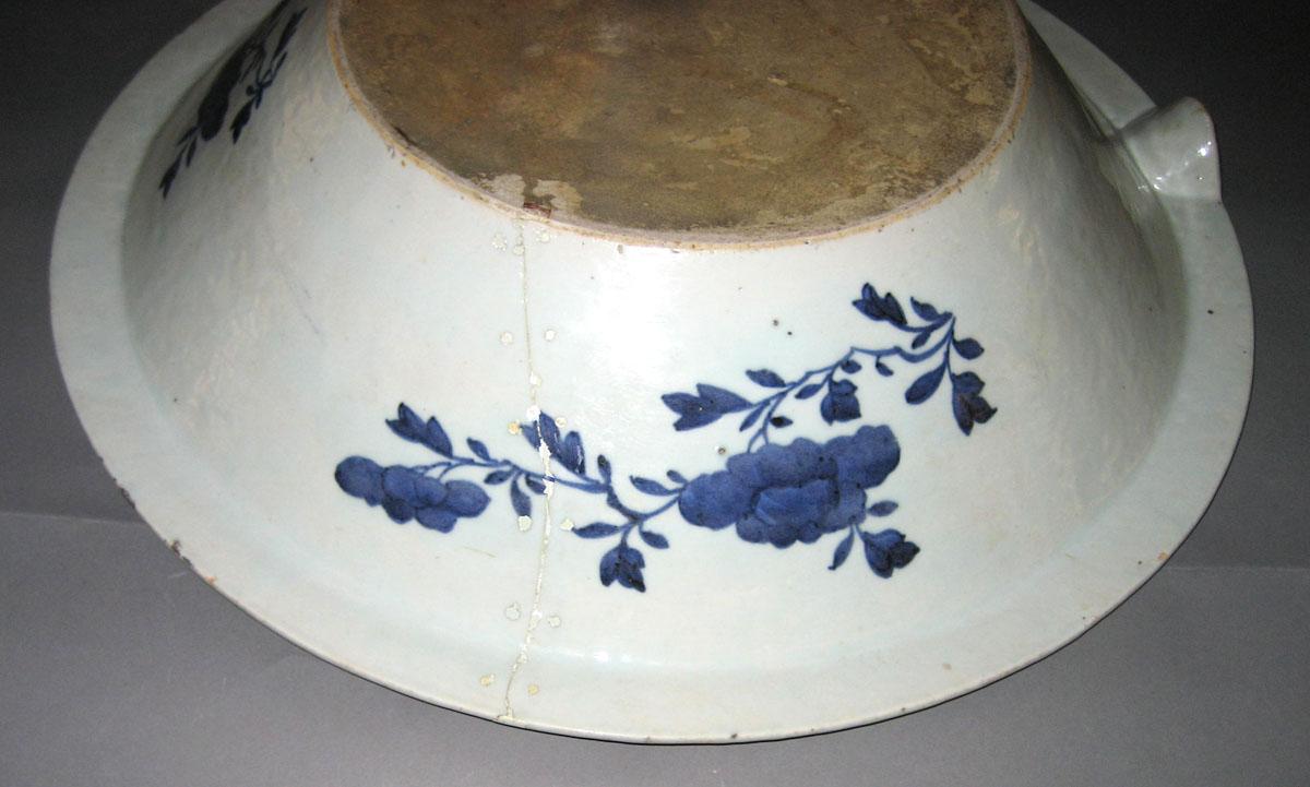 1993.0038 Dairy Pan side view