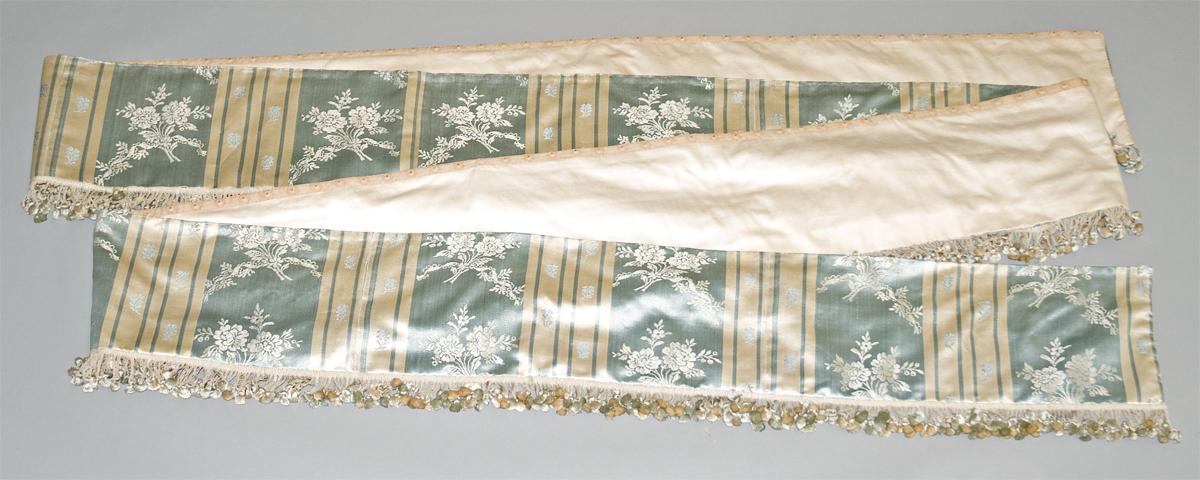 1952.0346.001 C Bed hanging, valance