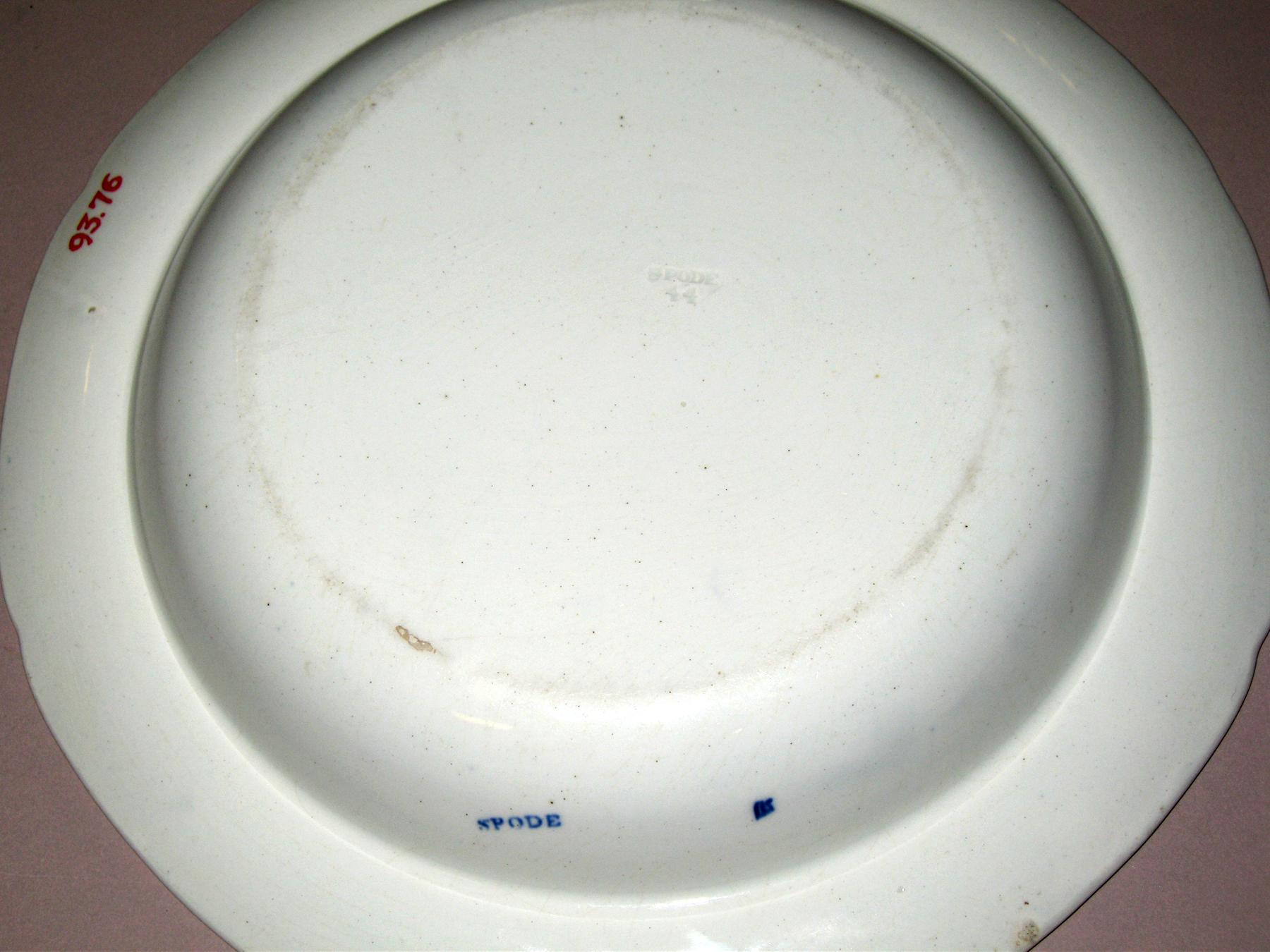 1993.0076 Soup plate (mark)