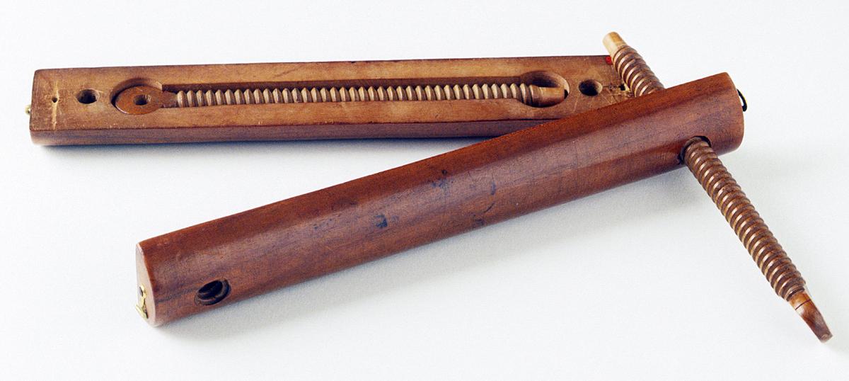 1993.0090 A-D Purse Stretcher