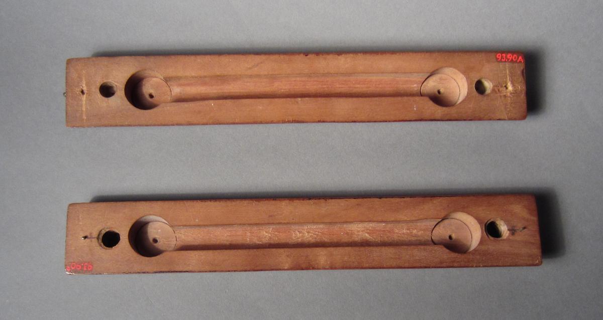 1993.0090 A-B Purse stretcher, Open