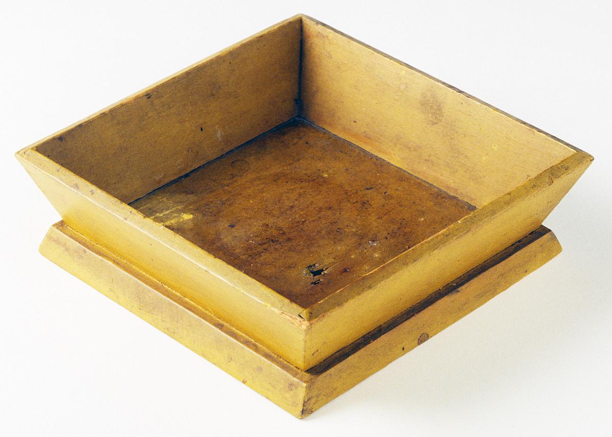 1993.0113 Spit Box