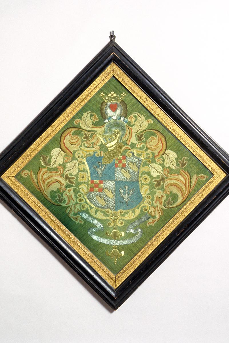 1994.0003 A, B Hatchment