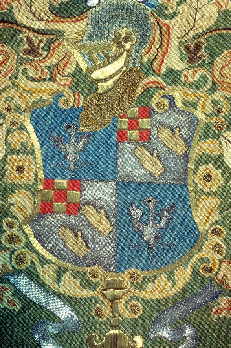 1994.0003 A, B Hatchment, Detail