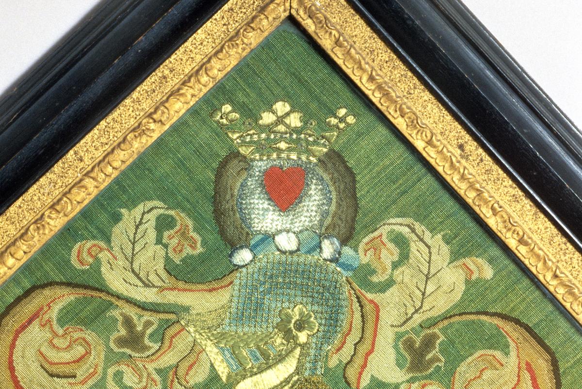 1994.0003 A, B Hatchment, Detail 2