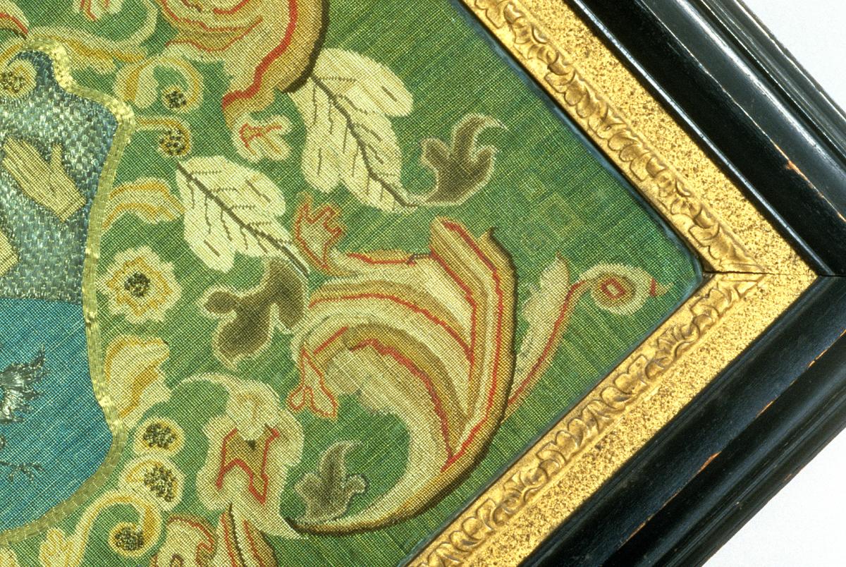 1994.0003 A, B Hatchment, Detail 3