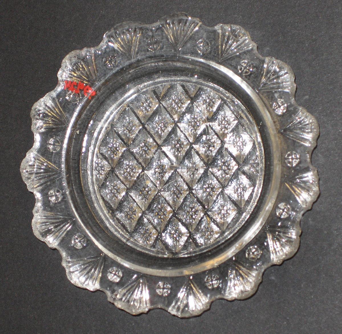 1994.0024 Glass cup plate
