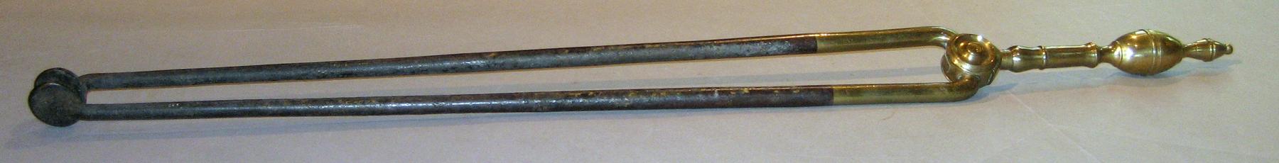 1994.0034.002 Tongs