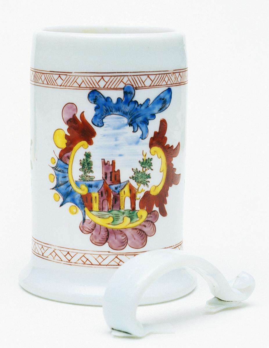 1994.0044 White glass mug