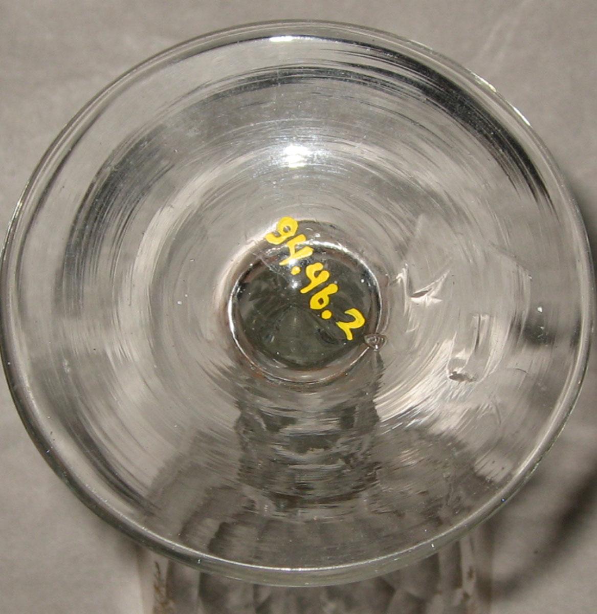 1994.0046.002 Glass wineglass (underside)