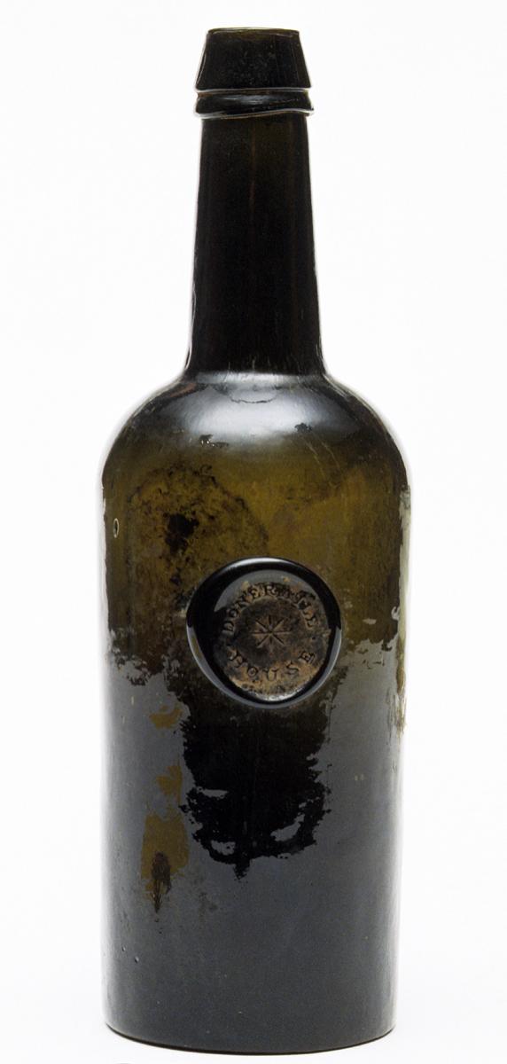 1994.0047 Glass wine bottle